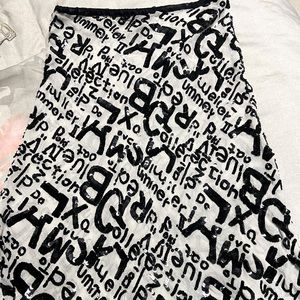 Poleci sequined knee length skirt. Size s.